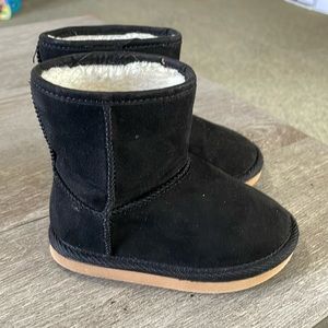Old navy black slip on boots. Size 6K